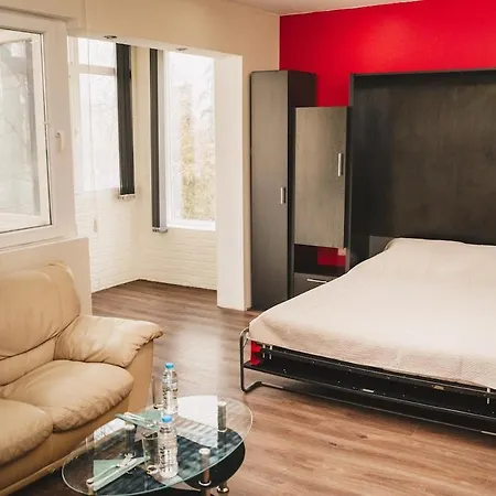 Sunny Corner Apartment *